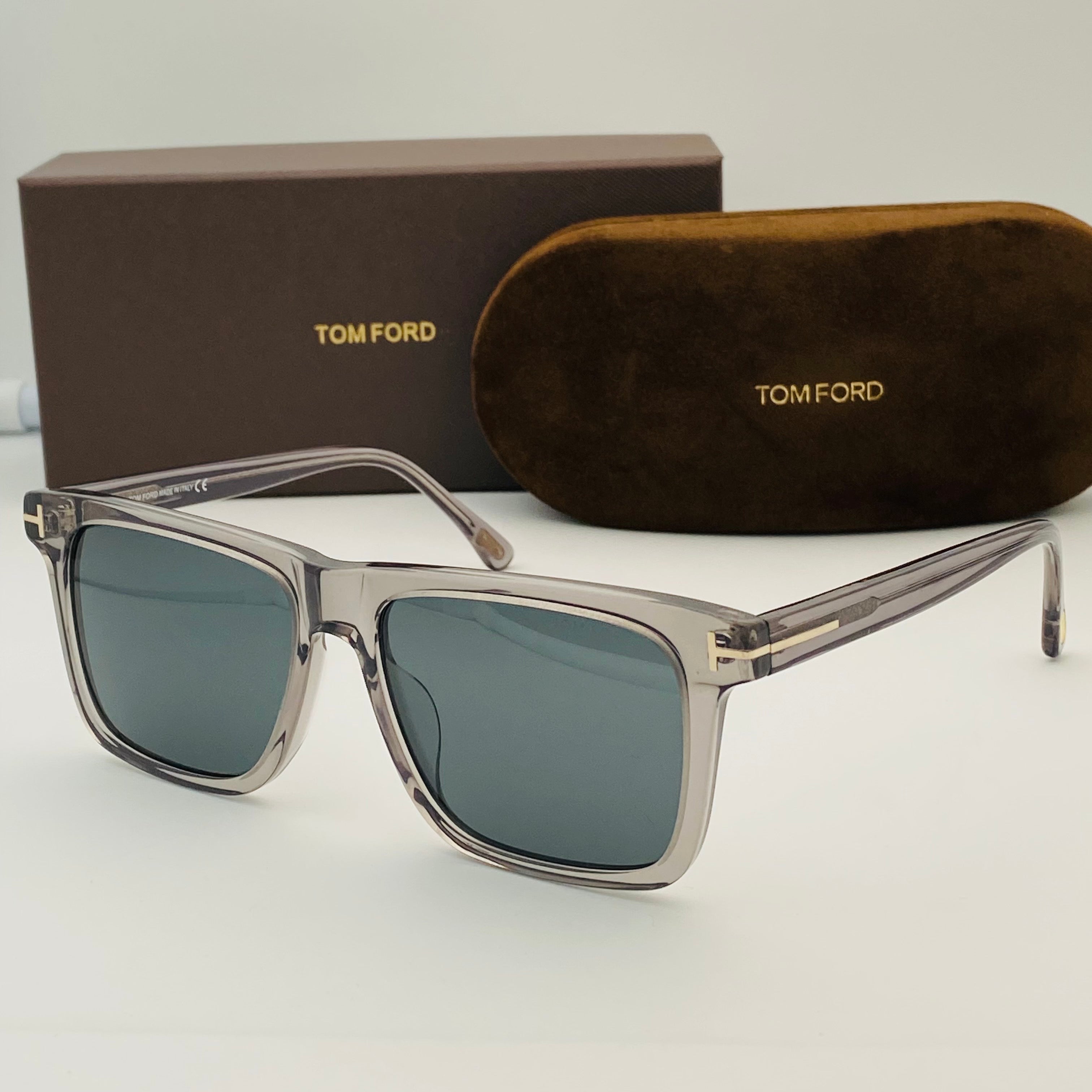 Tom Ford Buckley TF906