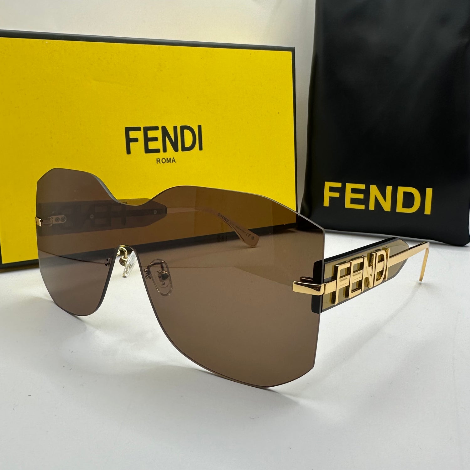 Fendi FE60067U