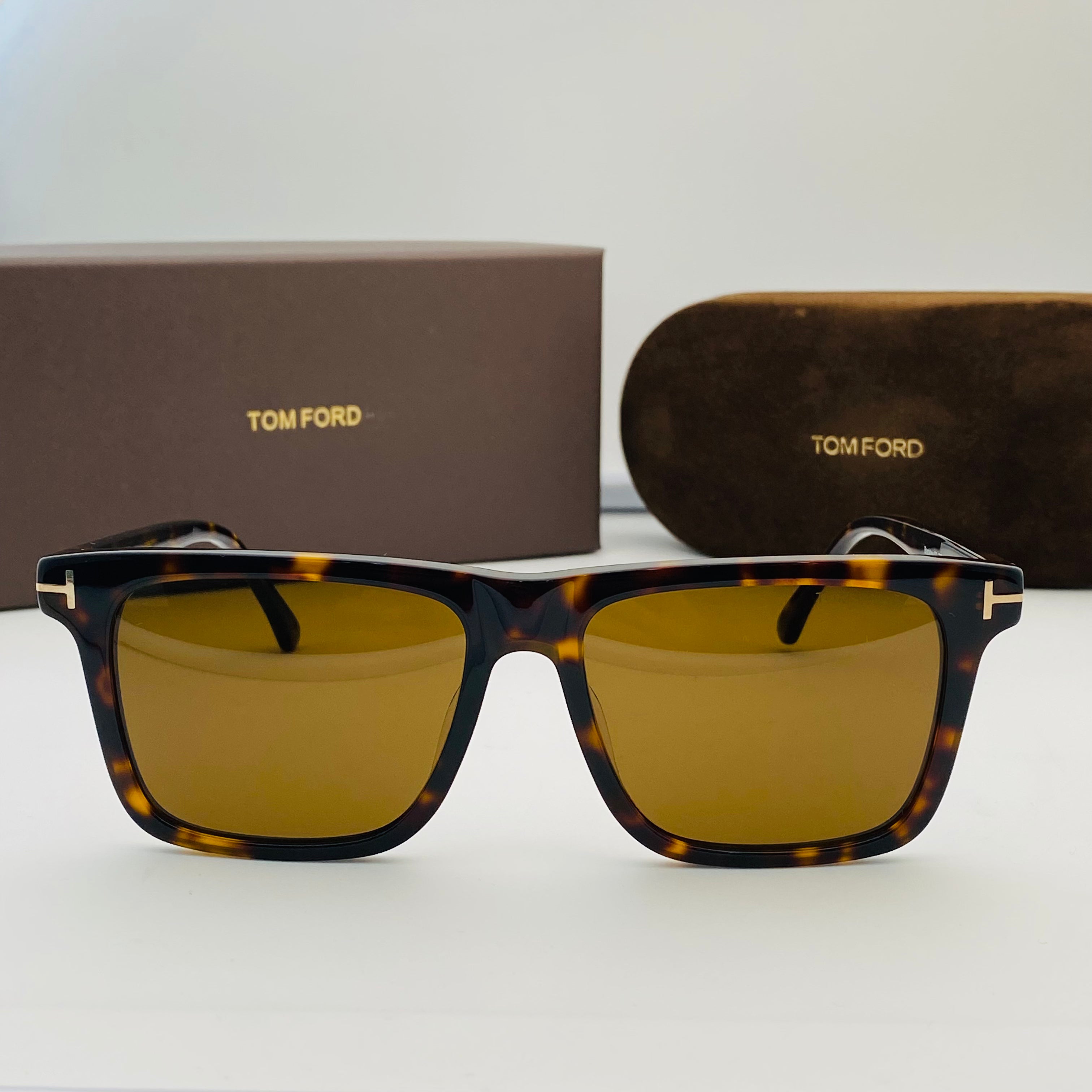 Tom Ford Buckley TF906