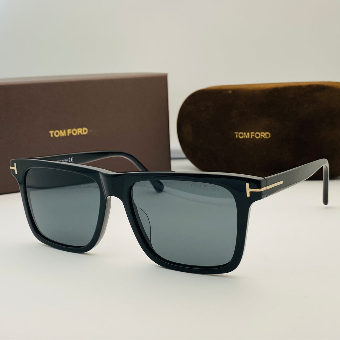 Tom Ford Buckley TF906